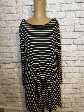 Classic Core Black & White Striped Swing Dress – Soft Comfort Casual | Size M